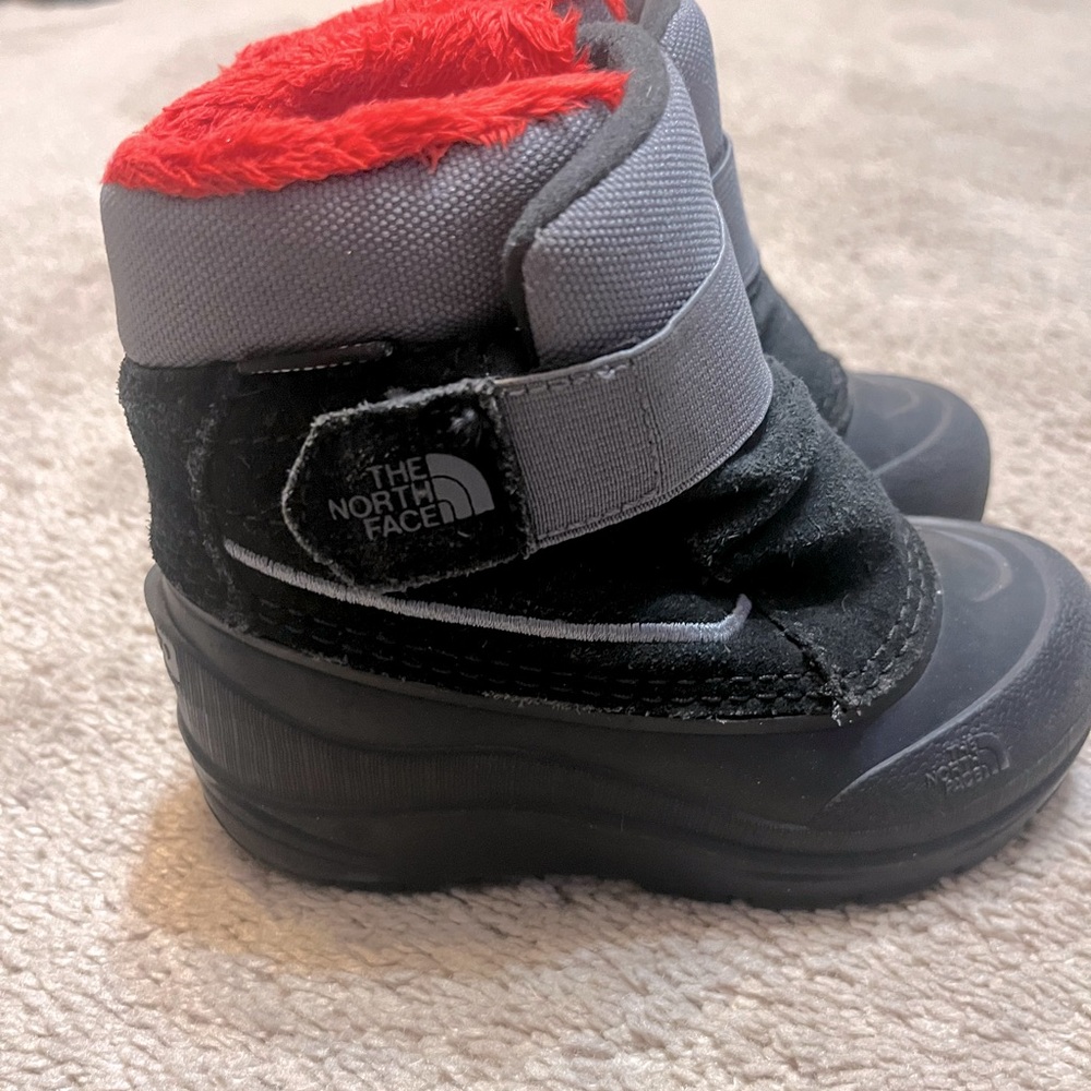 The north face toddler boots size 9